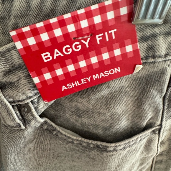 Ashley Mason Stone-Washed baggy Denim - Picture 5 of 5